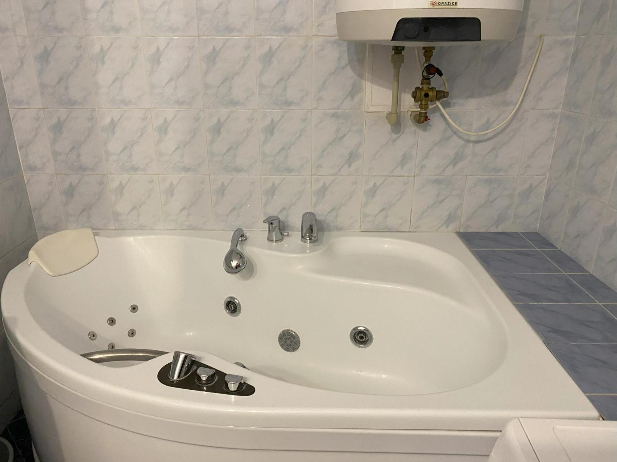 Cozy Garden Apartment In The Heart Of Prag Exteriör bild